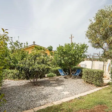 Double En-suite In 5 Mins Walk To Beach Alloggio in famiglia Lido di Noto