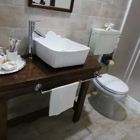 Double En-suite In 5 Mins Walk To Beach